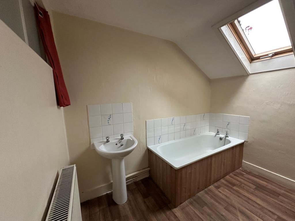 Lot: 37 - SUBSTANTIAL MIXED USE BUILDING WITH POTENTIAL - 14 Tower Road TF Bathroom